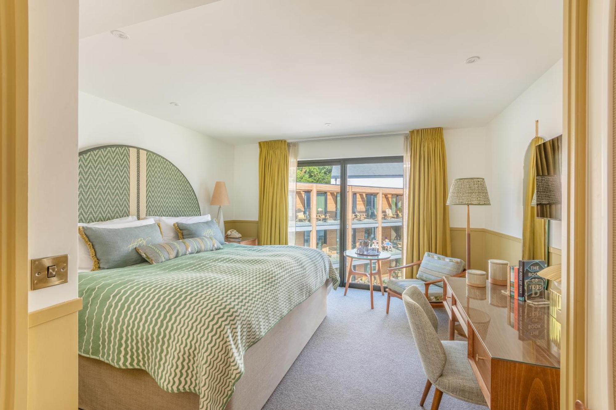 Hotel Harbour Club, & 4*