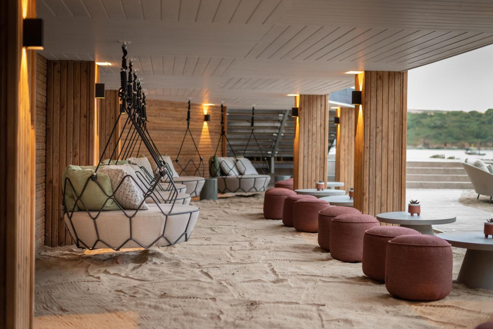 Harbour Club, &